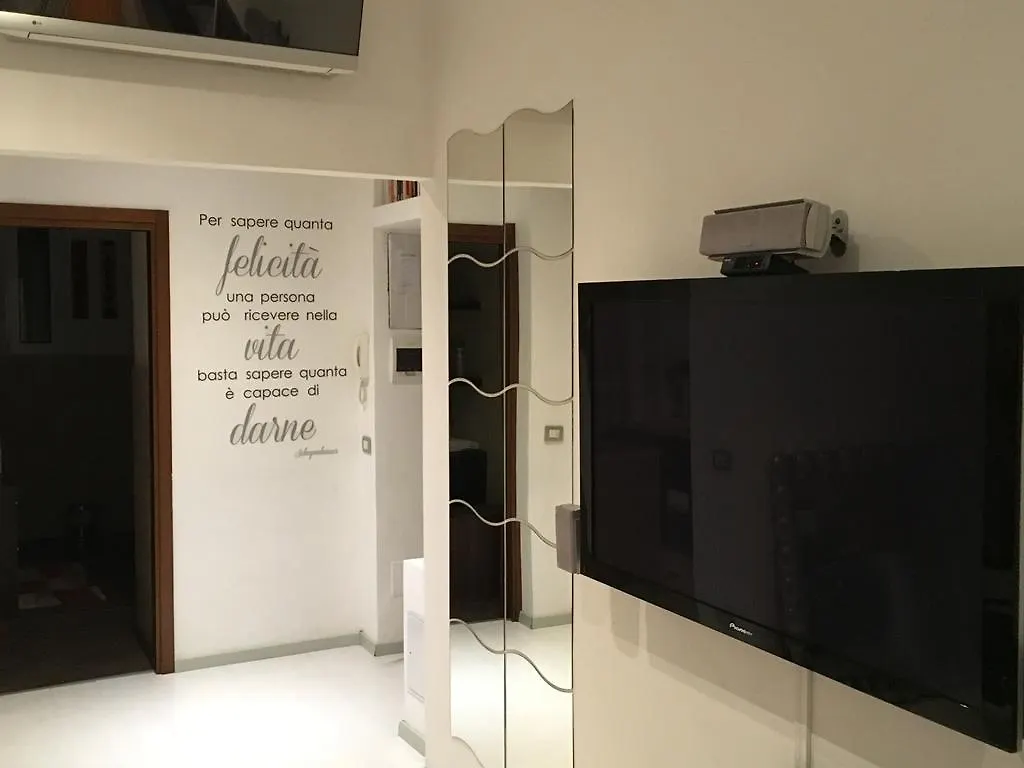 Suite In Town Milan Apartment